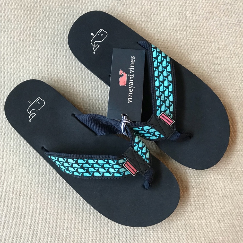 Vineyard Vines flip flops 8